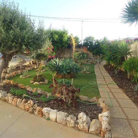 Bed & Breakfast Vivenda L'olivier Quarteira