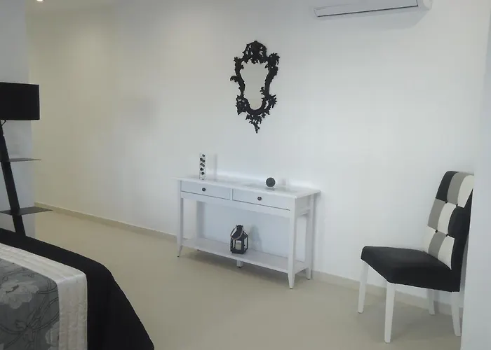 Bed & Breakfast Vivenda L'olivier Quarteira